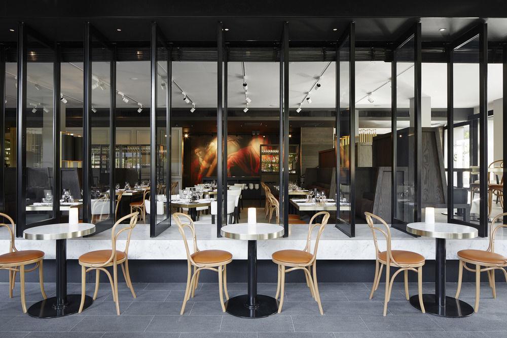 Hotel Realm Канберра Екстер'єр фото Restaurant interior