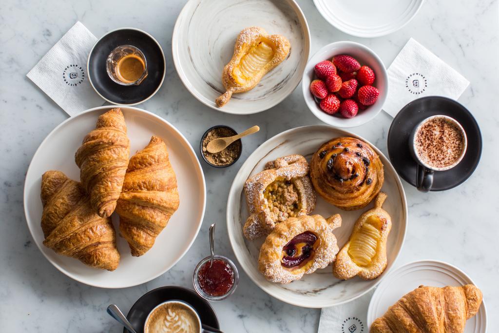 Hotel Realm Канберра Екстер'єр фото Croissants and other pastries