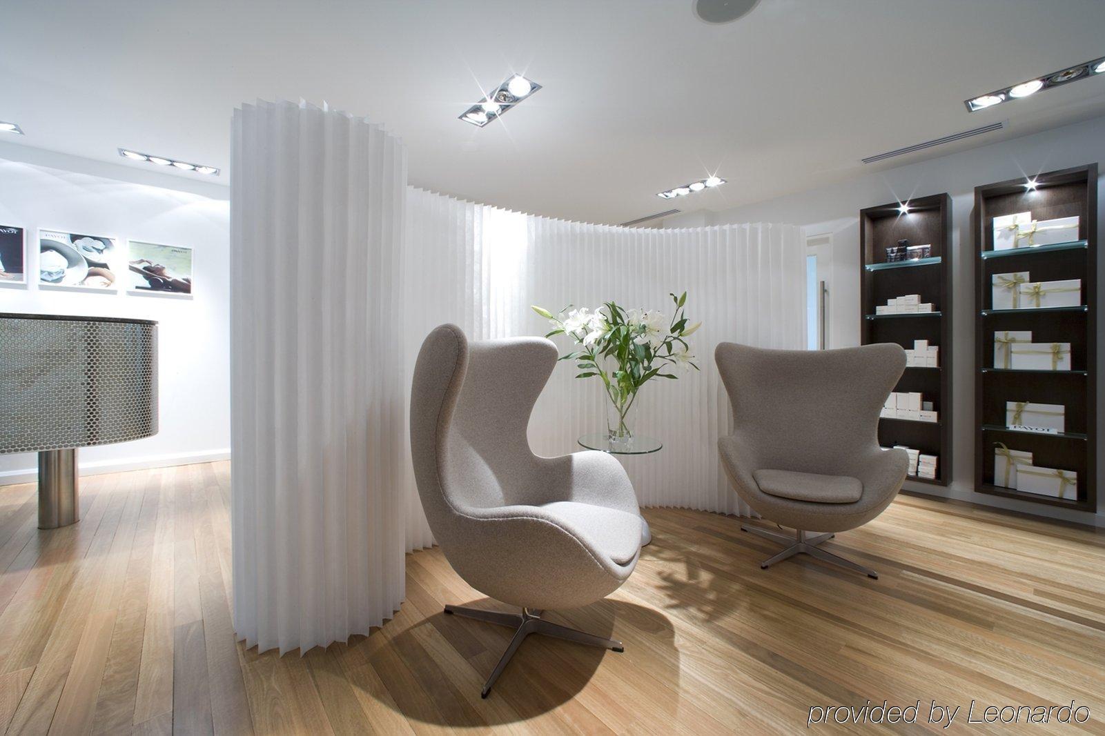 Hotel Realm Канберра Екстер'єр фото Interior of the clinic