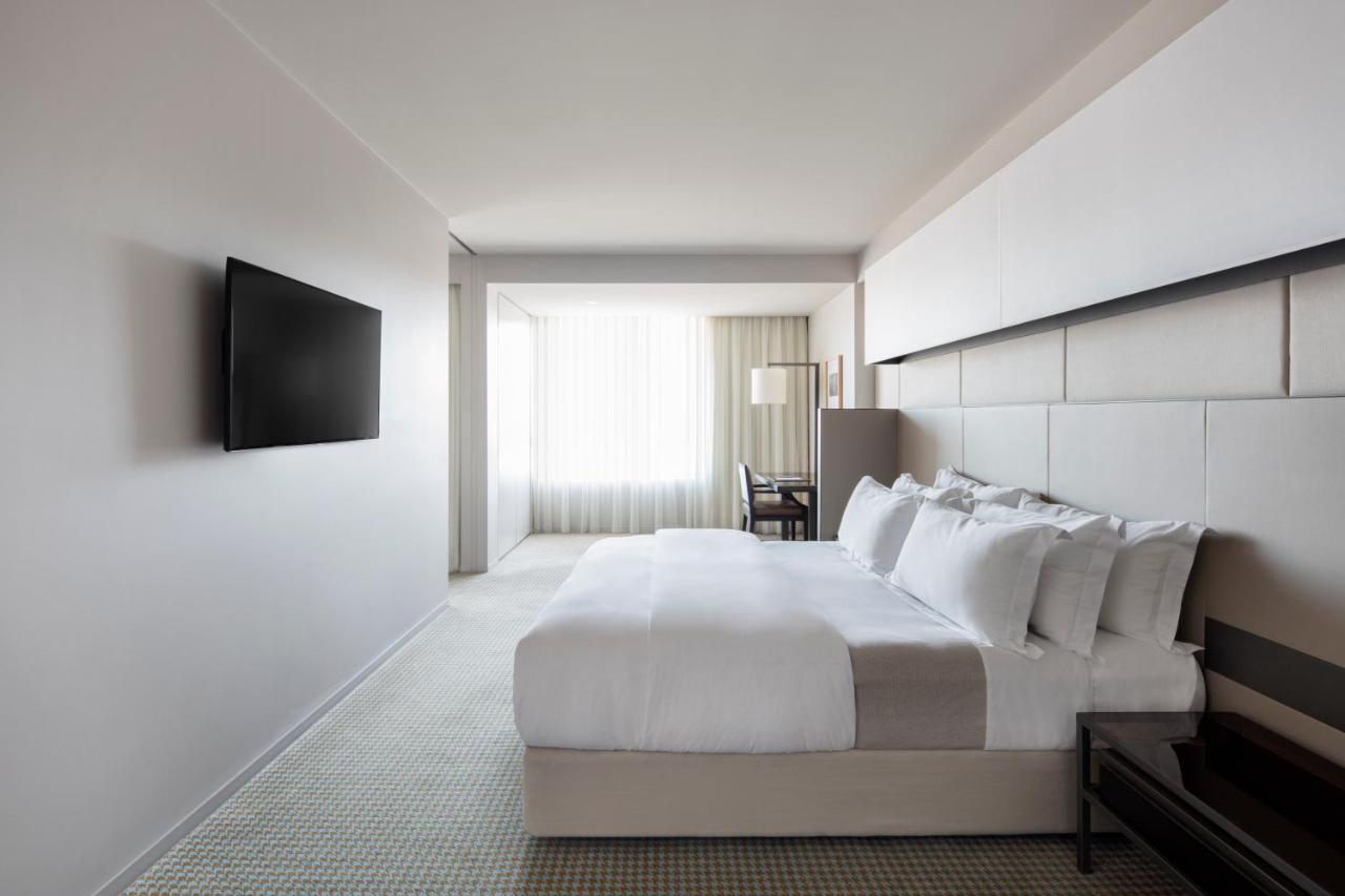 Hotel Realm Канберра Екстер'єр фото A room at the hotel
