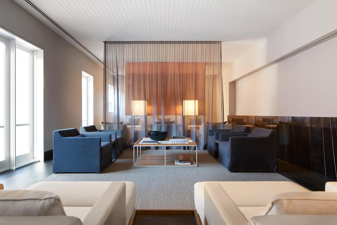 Hotel Realm Канберра Екстер'єр фото The lounge at the airport