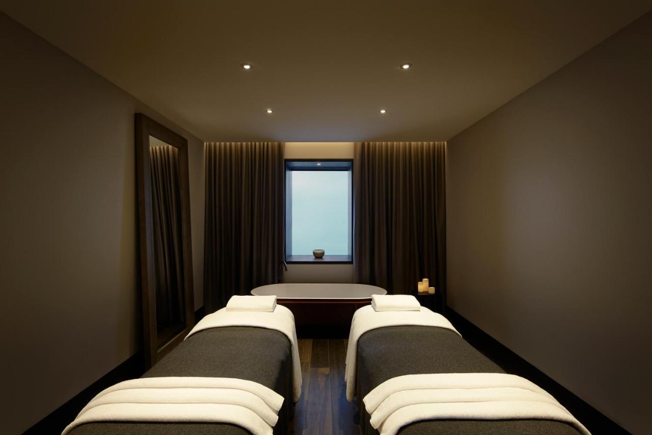Hotel Realm Канберра Екстер'єр фото A treatment room at the spa